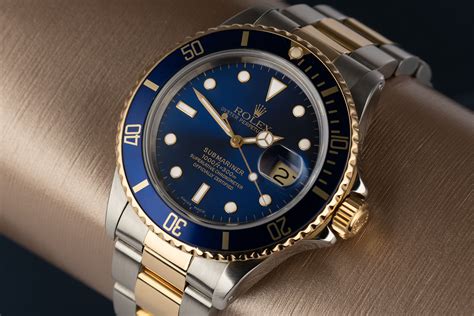 rosa steine auf der rolex modell submariner